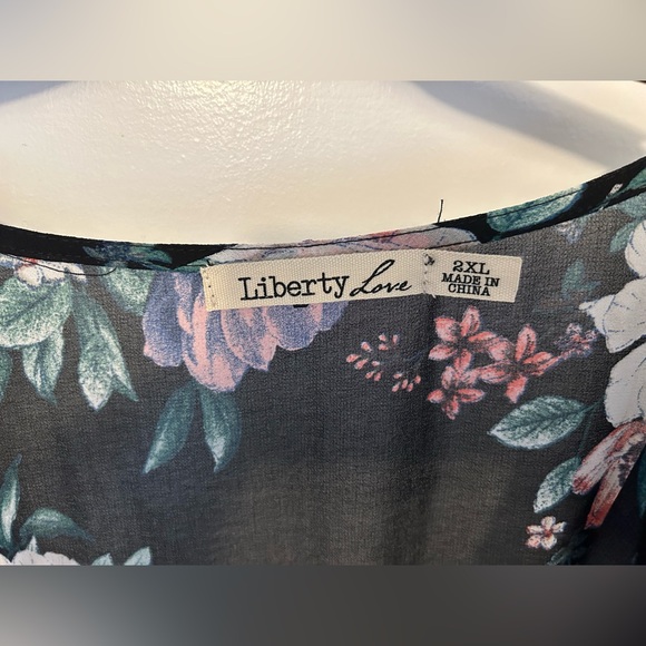 Liberty Love Plus Size 2X Floral Front Tie Open Front Defined Waist Blouse - Picture 4 of 5